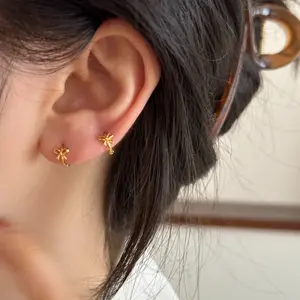 EAR PARTNER-S925 Jarum Perak Anting-anting berbentuk pita dari perak murni 925, desain eksklusif dan mewah, model terbaru, tren terbaru, tindik tulang telinga, aksesoris telinga wanita
