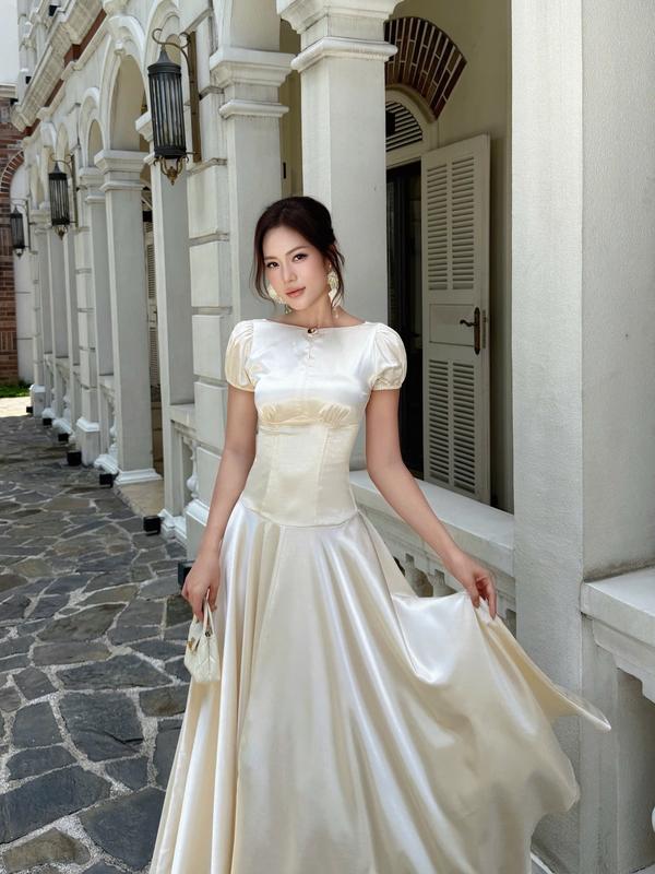 Đầm Lụa Queen Dáng Xoè Dài Tay Phồng Elegant