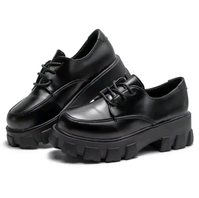 Sepatu Wanita Docmart Semi Boots Sol Tebal 5cm Hitam Gloosy dan Doff Gaya Klasik 1