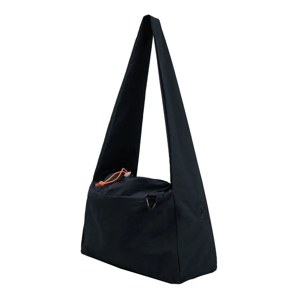 UPMOMENT-Tas Slempang Nylon Crinkcle Premium Slingbag Hitam dengan Tali Panjang dan Desain Fleksibel sling bag Unisex  Crinkle Pria Wanita tassel empang tasnylon