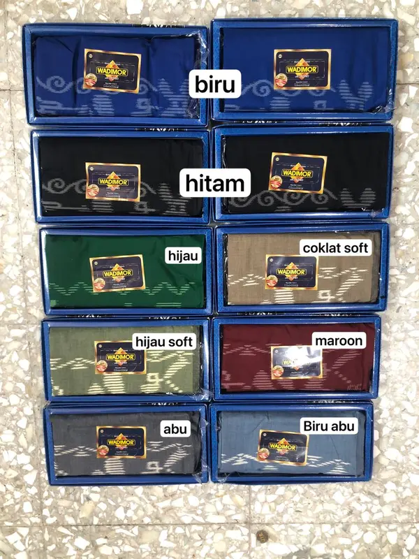 Wadimor Sarung Tenun Motif Tumpal Kembang Polos 1