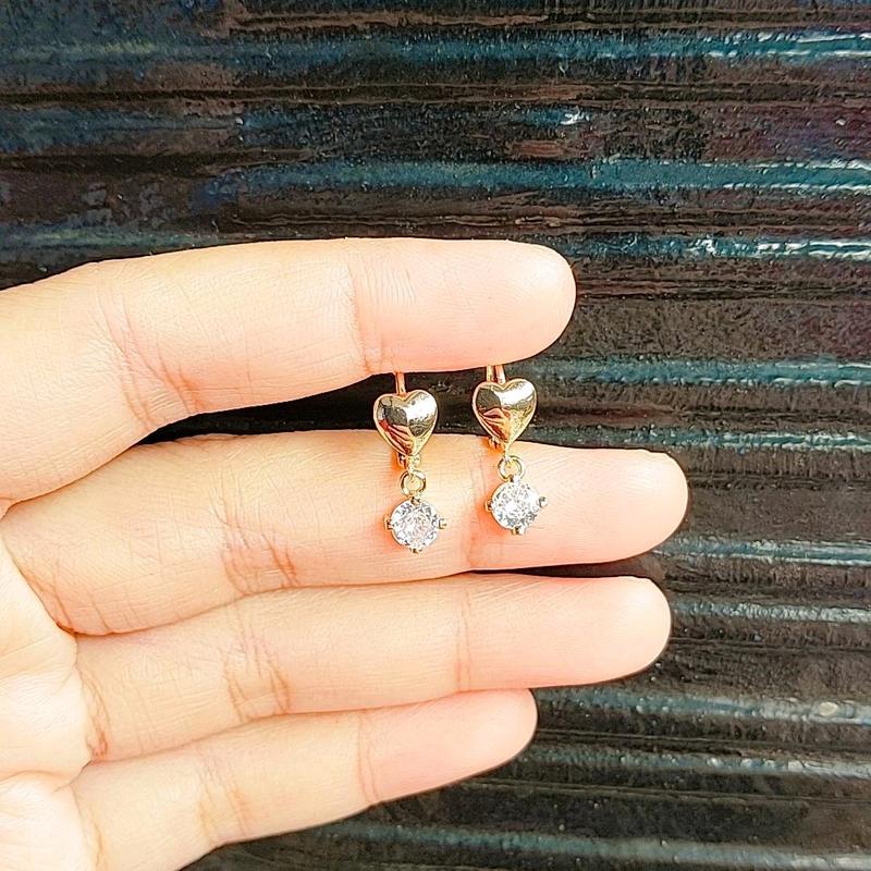 Anting jepit Love mata sircon anti karat Gold Earrings Elegan Aksesoris 1