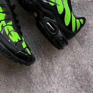 TN MAX PLUS REFLEKTIF THERMORACTIVE BUNGLON BERUBAH WARNA GREN BLACK BNIB HIGH QUALITY