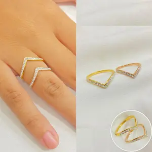 Cincin Fuji Permata Titanium Anti Karat Aksesoris Fashion Korea Bentuk Segitiga dengan Hiasan Berbentuk Zirkon