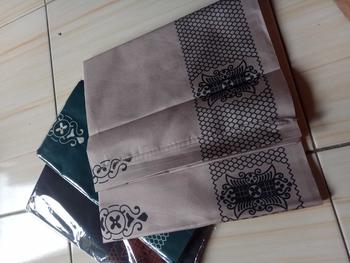 Product Review of TERLARIS 3pcs Sarung Batik Dewasa Sarang Tawon Katun Super Viral Kekinian Motif Sarwon Muslim Pria Hitam Nyaman Santri from B**O 2