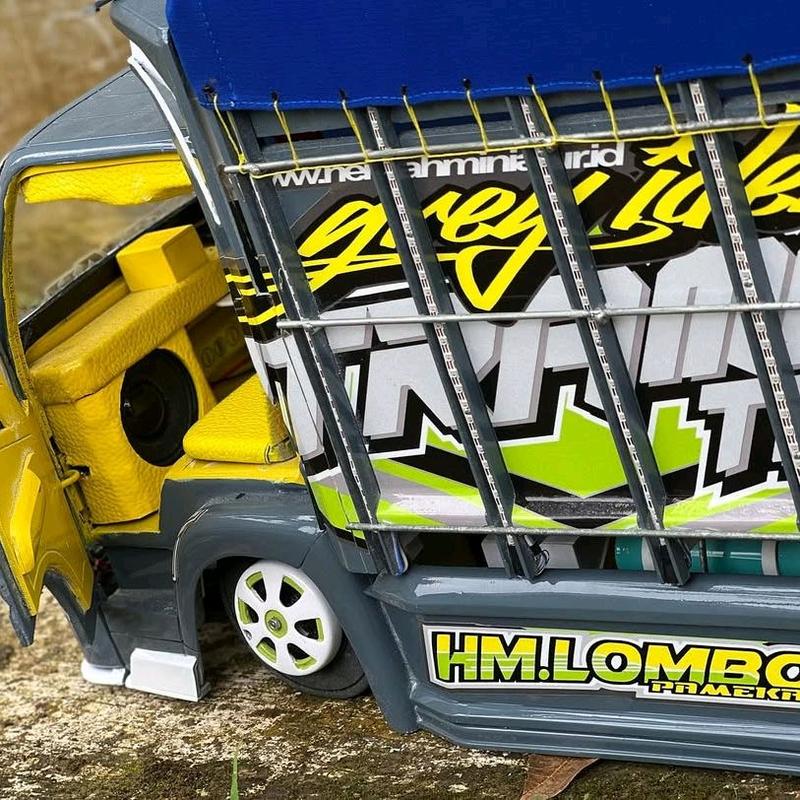 promo murah miniatur truk full variasi lampu dan free terpal Toy 3