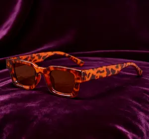 Kacamata Hitam Retro Persegi Kecil UV400 - Pria Wanita Cocok Semua