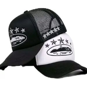 Topi Trucker Hitam Putih dengan Desain Bintang dan Mobil Fashionable untuk Pria dan Wanita