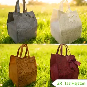 TAS HAJATAN SPUNBOND PITA EMBOS NEW UKURAN 22 X 22.TAS KOTAK NASI/TAS PARSEL/TAS SOUVENIR/TAS ULTAH/TAS BELANJA/GOODIE BAG/TAS SPUNBOND MURAH/ LUNCH BOX BAG/TAS TUPPERWARE BEKAL/TAS HAJATAN MURAH
