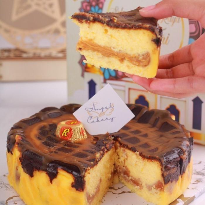 Gambar Basque Burnt Cheesecake rasa REESE'S dari AngelCakery109 Kota Administrasi Jakarta Barat Tokopedia