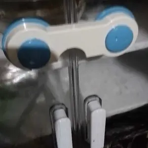 Stiker Sticker Baby Safety Lock Pintu Lemari Kulkas Baby Protector Bayi Set Kunci Kecil Pengaman Pelindung Pengunci Furniture Penahan Perabot Pintu Jendela Laci Kulkas Lemari Pakaian Pengait Pintu Laci Safe Lock dari bayi Hewan Peliaraan Serbaguna