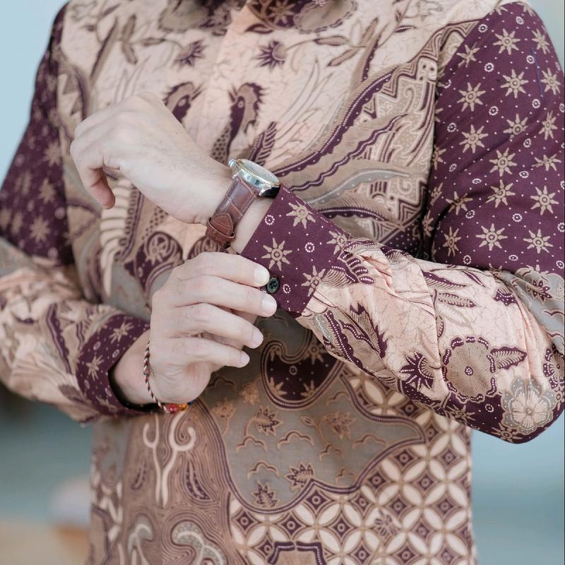 Baju Batik Pria Burgundy Lapis Furing Motif Pangestu Terbaru Katun Halus Solo - Batik Metamorvosa  Slimfit Formal 3
