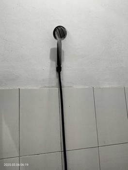 Product Review of 5 In 1 Kepala Shower Set Mandi Hitam Premium Shower Head Set 5 Mode Adjustable Shower Dengan Selang Portable Kamar Mandi Shower Air Keran Minimalis Aluminium from D**v E**n 0