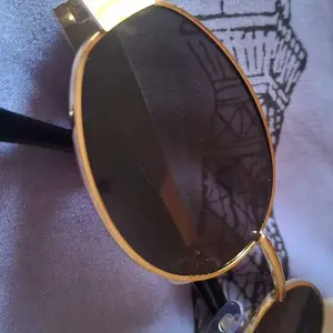 Kacamata Hitam Wanita Fashion Metal Lensa Oval Anti-UV Protection Premium Sunglasses