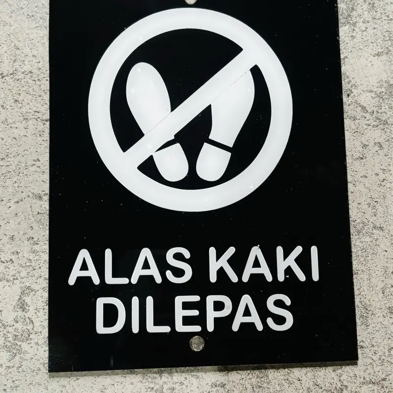 Sign Board Tulisan Papan Tanda Toilet WC Mushola Alas Kaki Dilepas Signage Penanda Ruangan Nomor Rumah Acrylic Akrilik Cctv Custom Dekorasi Pajangan Dinding 1