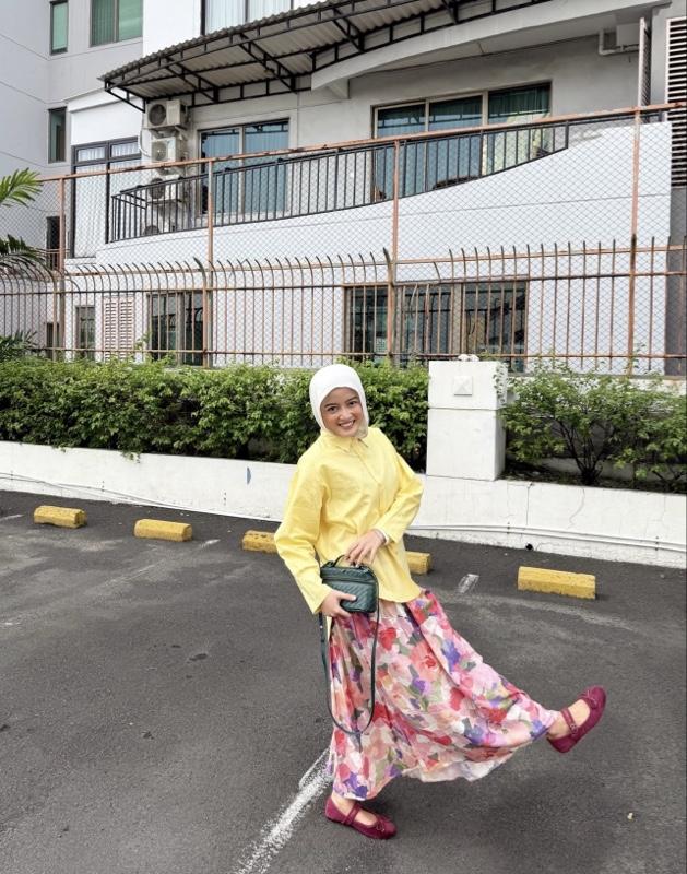 Rosella Rok Bunga Mayung Lebar Rample Floral Skirt Rayon Adem dengan Desain Elegan dan Nyaman untuk Dipakai Sehari-hari