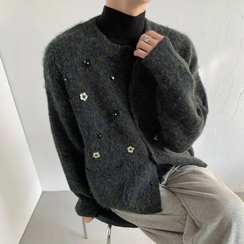 Áo Cardigan Len Dày, Dành Cho Nam Giới, Trọng Lượng Nặng, Cổ Tròn, Áo Khoác Len Dệt Kim, Thiết Kế Hoa Nhỏ Đính Cườm Thủ Công, Phong Cách Lười Biếng, Hàng Mới Về Năm 2025, Thích Hợp Cho Mùa Thu Và Mùa Xuân, Áo Khoác 2