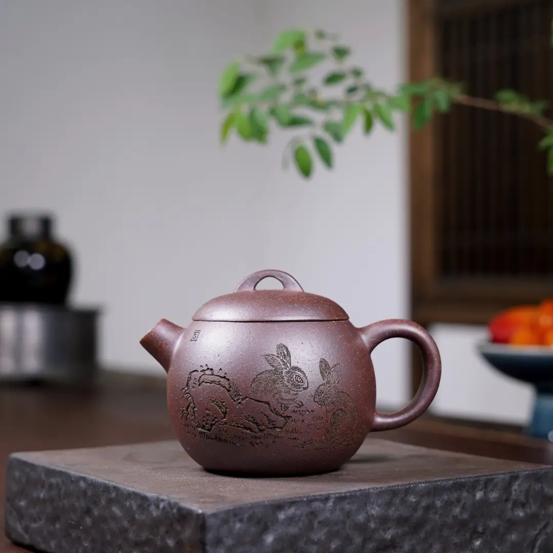 Yixing purple clay teapot made of pure natural raw ore and ultra-high temperature rust clay, a national-level craft artist's work, about 180 ml