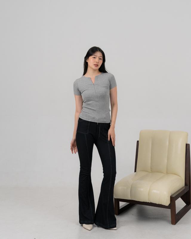 Theresa Top - Atasan Wanita Rib Knit Lengan Pendek Zip Front Short Sleeve 5