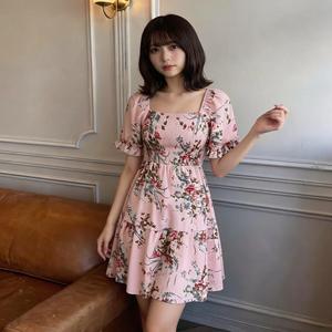 女性の花柄フリルヘムシャーリングAラインドレス、ビーチバケーションのためのカジュアルなボヘミアンフラウンススリーブスクエアネックショートドレス、レディースの夏服