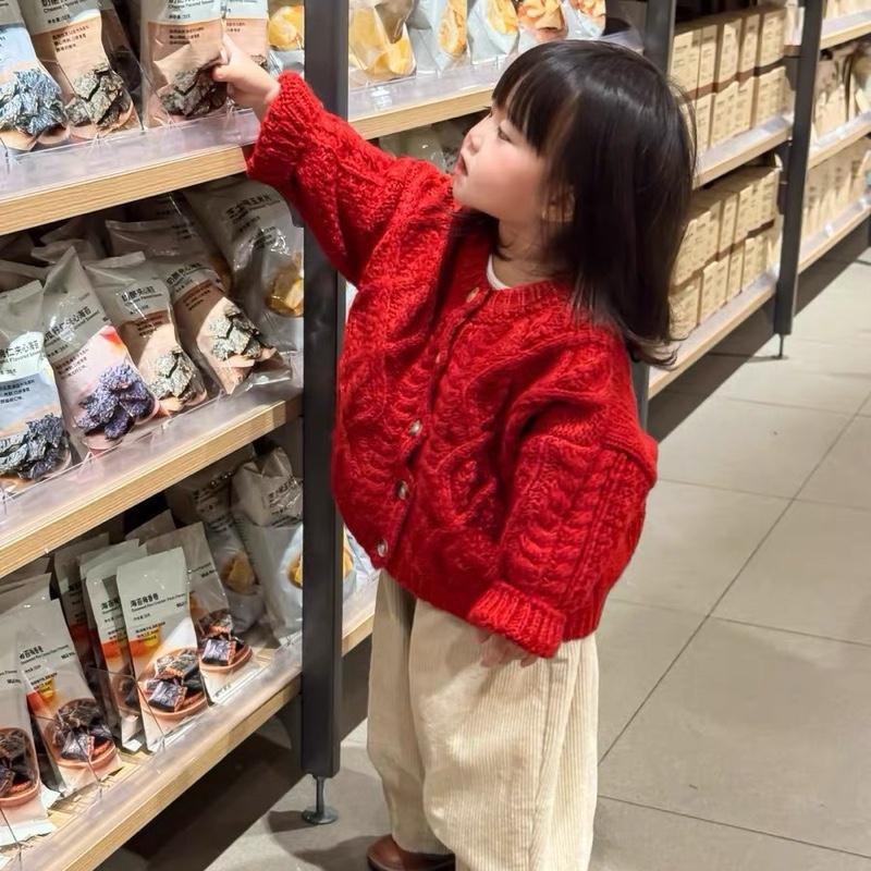 Áo cadigan len vặn thừng tone Đỏ dáng rộng Hàn chất dày dặn mặc ấm cho bé