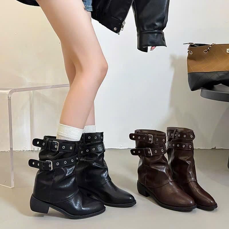 Bốt Nữ cổ thấp phối 2 khuy cài mũi nhọn đế cao 4cm QCCC Boot SamShoes 5511