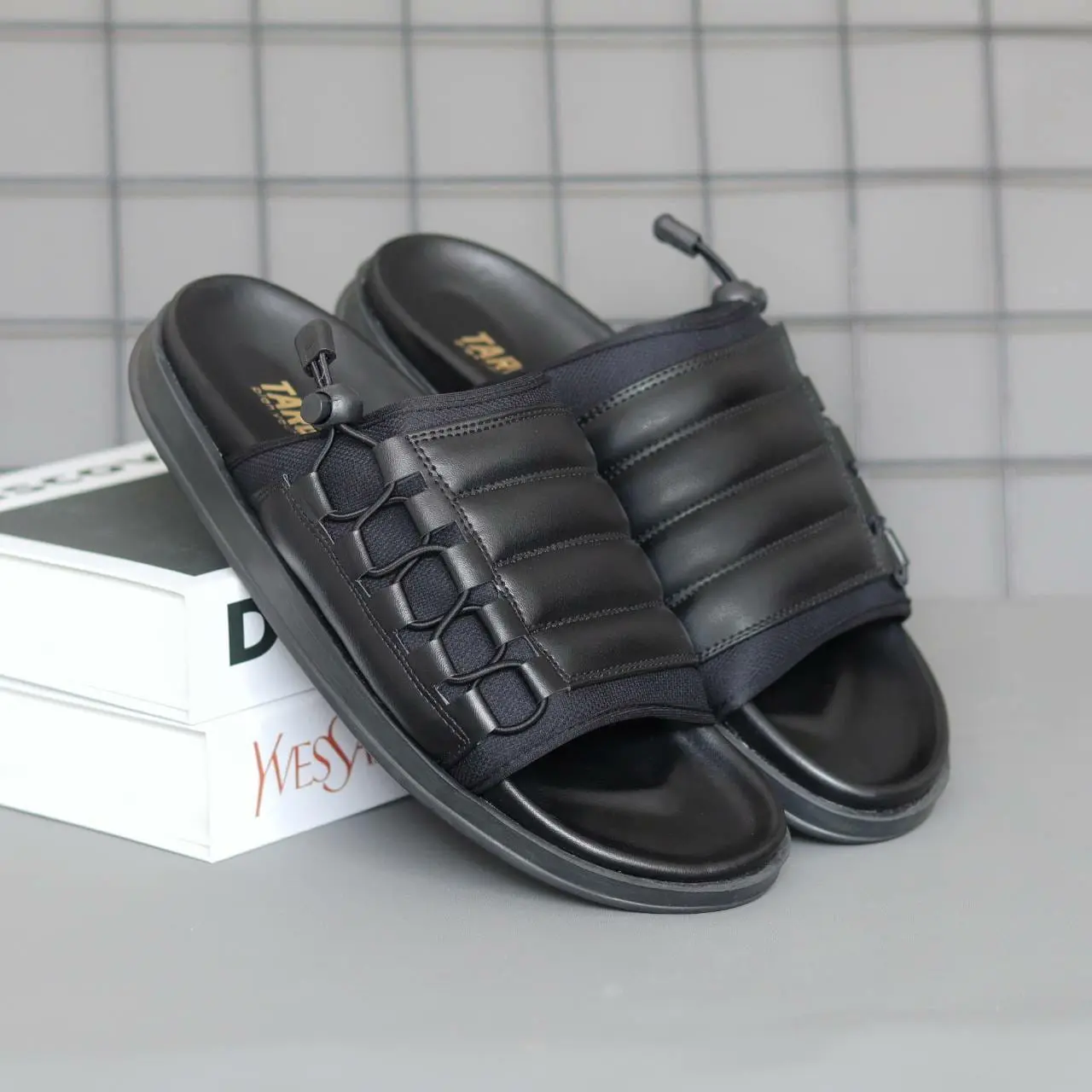 MONAS Madreys Sandal Slide Slop Pria Hitam Syntetis Kasual Distro