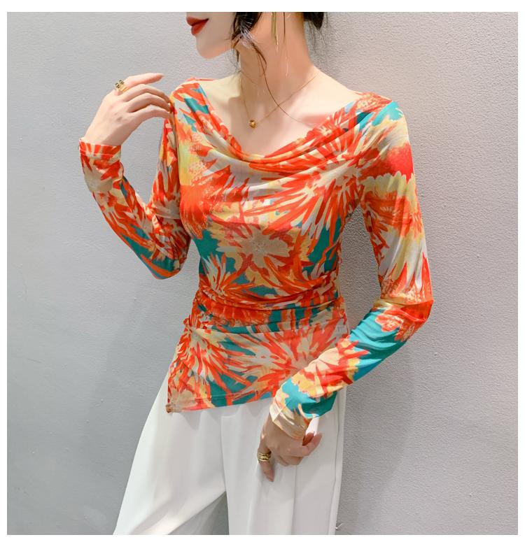 Product Introduction of DL 2025 Early Autumn Long Sleeve Printed T-shirt New Slim Fit Style Regular Pullover V-neck Top Europe and America 12