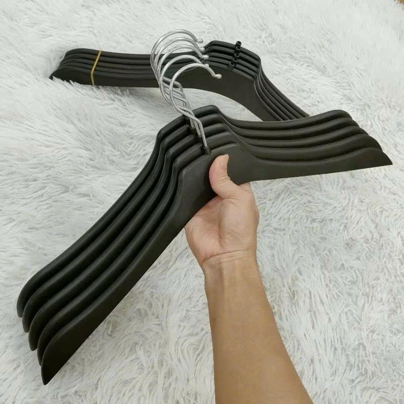  Combo 50c móc nhựa treo quần áo size nam dài 43cm vai dẹt giúp tiết kiệm diện tích dùng cho shop gia đình cá nhân,... 