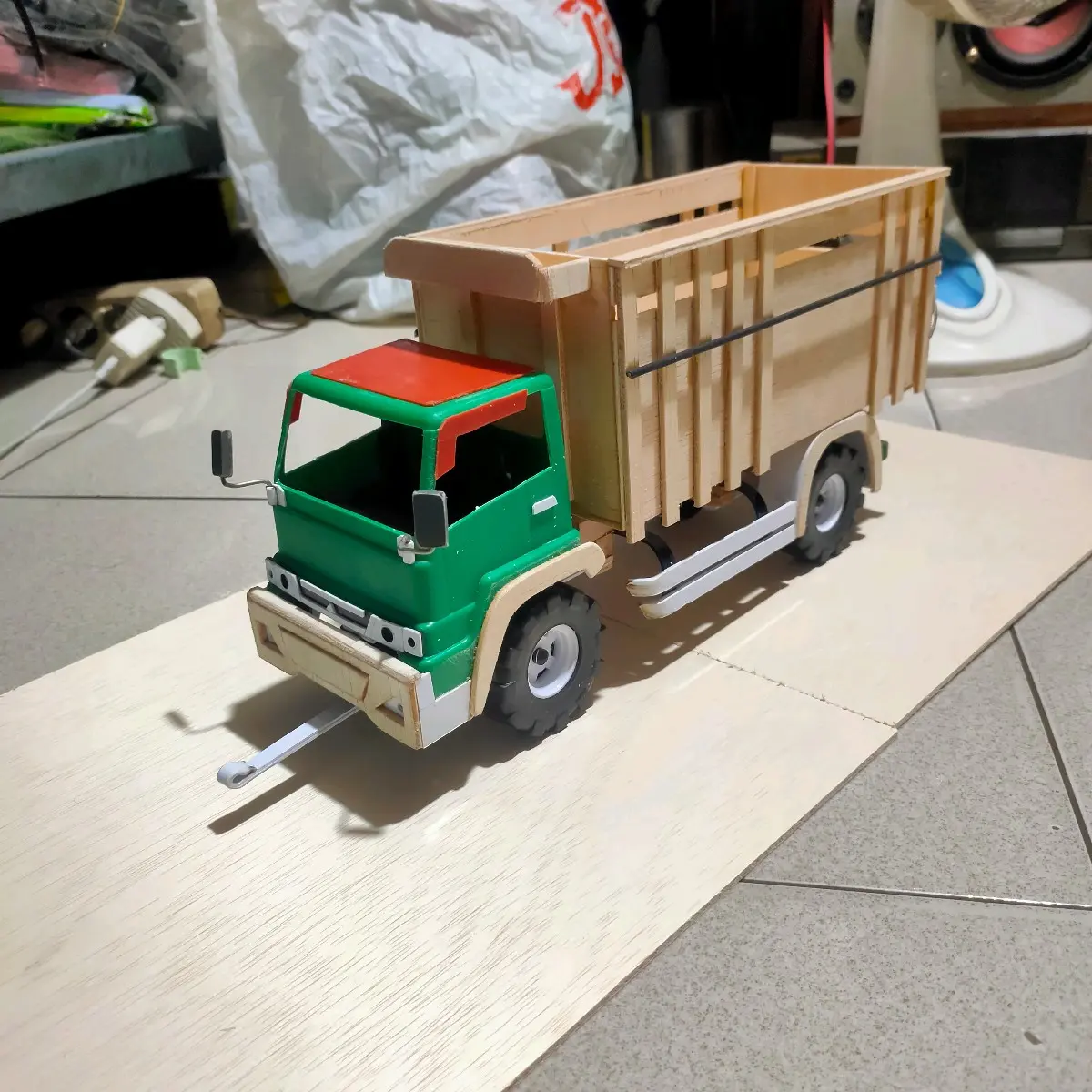 Miniatur truk plastik modif herex Mbois