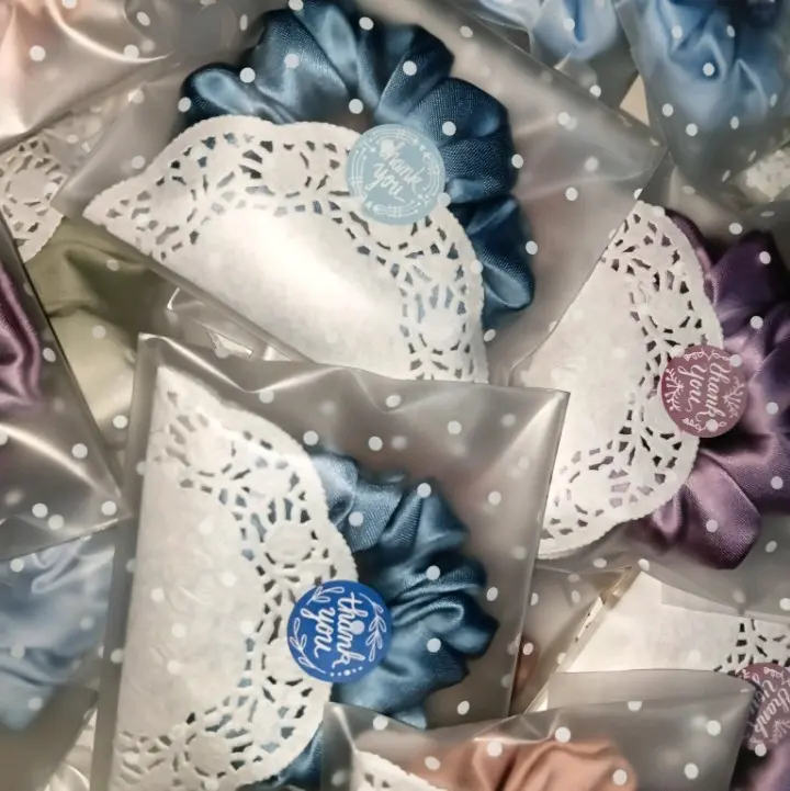 (50 pcs) souvenir pernikahan ikat rambut dan label ucapan terimakasih Hadiah Elegan Scrunchies