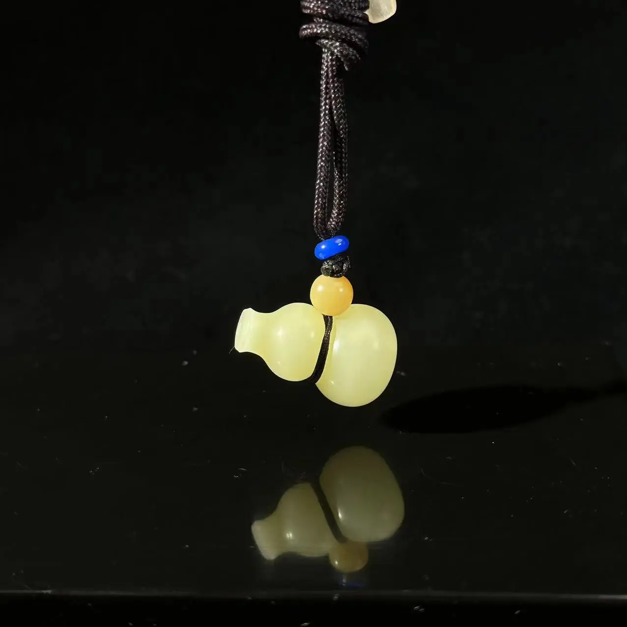 A hibiscus stone small gourd pendant ornament Shoushan stone small gourd pendant ornament white Chinese traditional culture Shoushan gourd pendant ornament collection