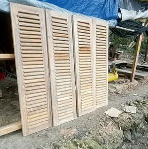 Jendela Jolusi Kayu Natural untuk Rumah Minimalis dan Modern