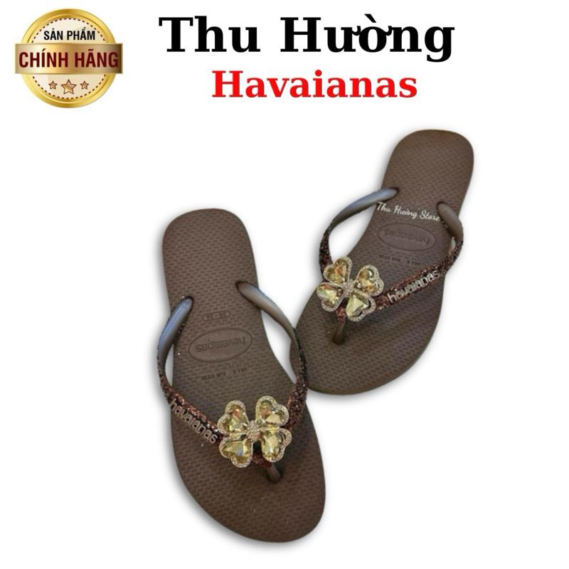 Dép Đế Tròn Kim Tuyên Nâu Socola Gắn Kèm Charm Tổng Hợp Từ Brazil - Cao su non tự nhiên chống trơn trượt - Thu Hường