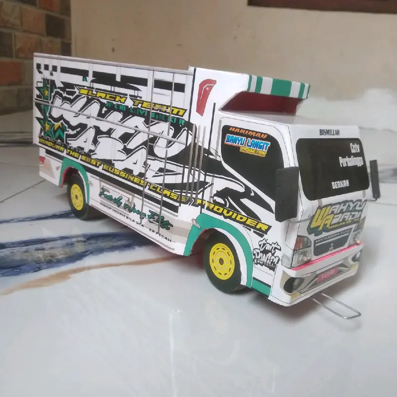 miniatur truk oleng Wahyu abadi putih 1