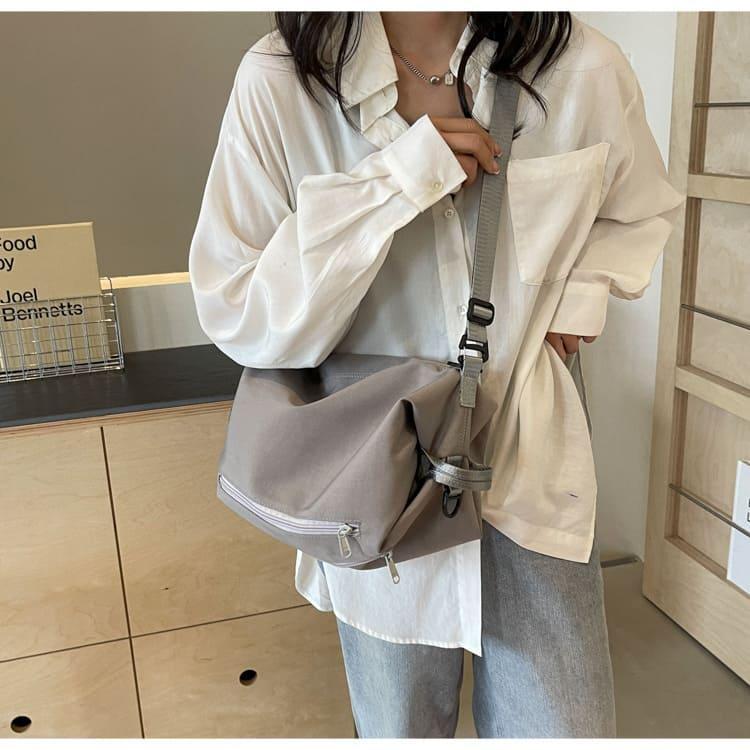 Product Introduction of New Korean Unisex Chest Bag for Women Men Sports Multi-functional Backpack Large Capacity Crossbody Bag Dual-purpose Sports Shoulder Bag 23