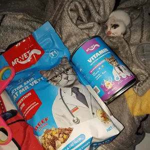 Makanan Kucing Kering Mr.Vet T1 Paket Percobaan 300g - dengan protein 30% yang mendukung pencernaan sehat, cocok untuk segala usia
