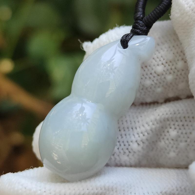 Kopitiam Blessing Natural Type A Jadeite Gourd Pendant (Sku: pendant437) 8