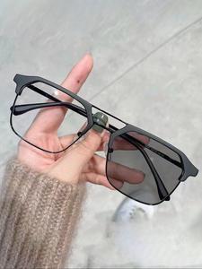 Lentes de sol unisex de estilo empresarial con armazón cuadrado y lentes tintados, lentes fotocromáticos modernos para uso diario, accesorios de moda para actividades al aire libre
