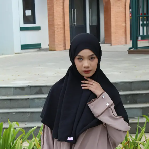 Bergo Crinkle - Kerudung Langsung Cantik- Bergo Jasmine Tekstur Rami Muslim Nyaman - Lami Hijab Hitam Simple Instan Panjang 0