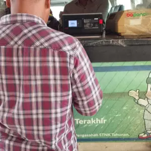 STIKER REFLEKTIF PANAH 10Pcs Stiker Panah Mobil Motor Stiker Pemantul Cahaya 10pcs