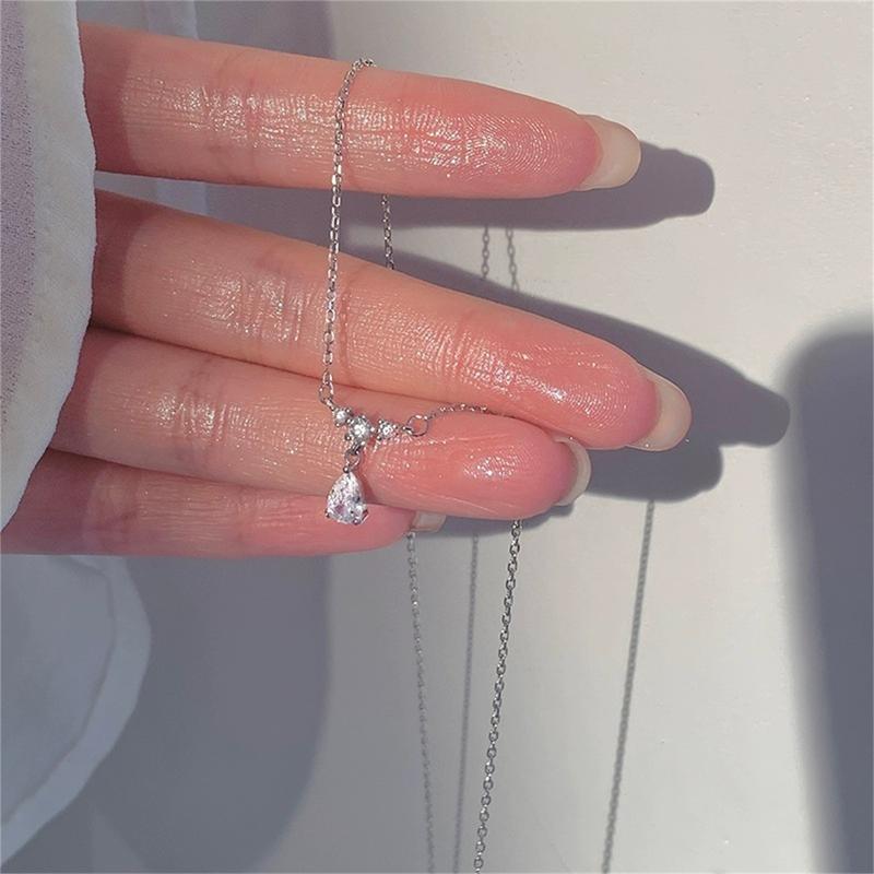 Kalung Wanita Titanium cewek anti karat Korean Style Niche Temperamen Hadiah Baru Desain Drop Air Perhiasan 4