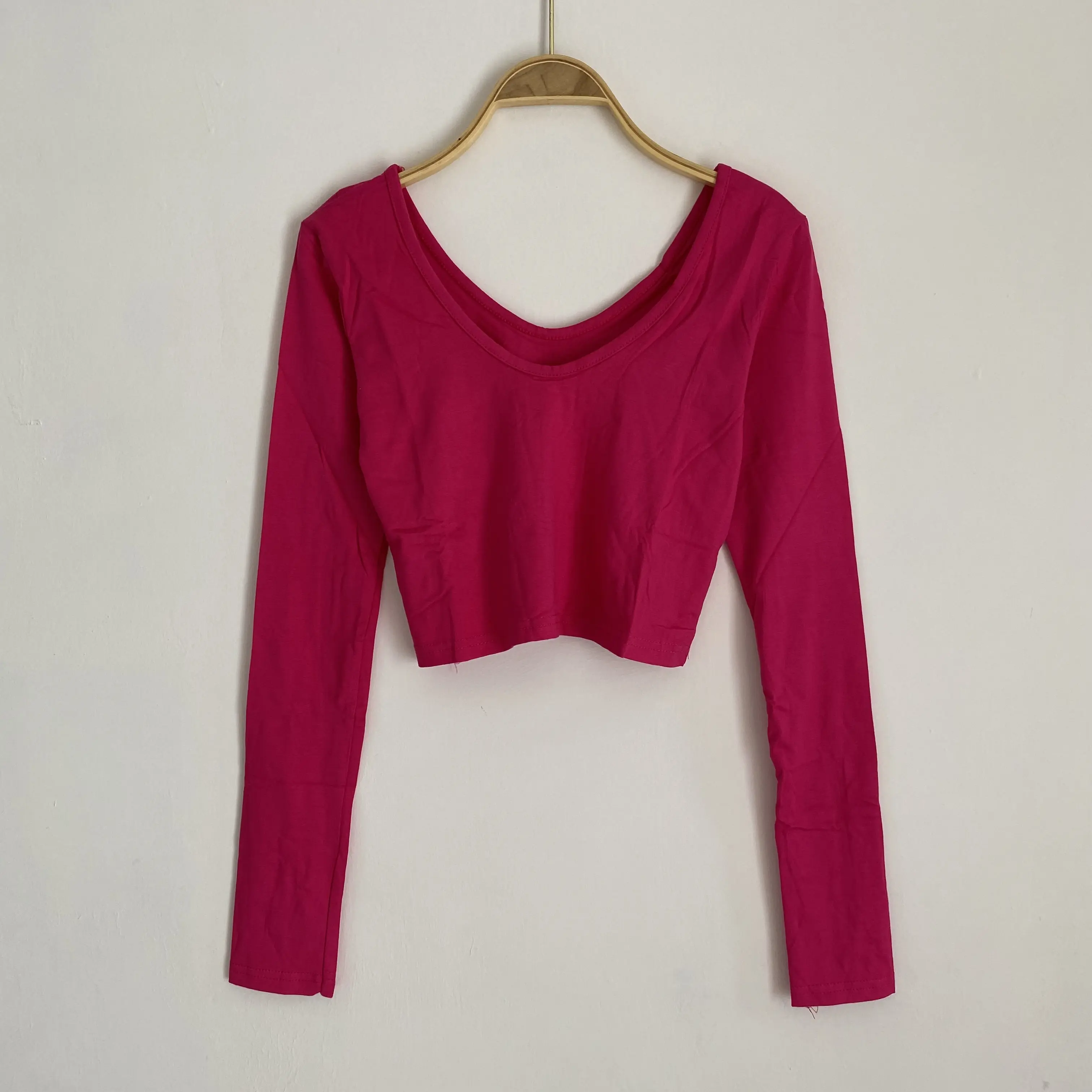 Atasan V-Neck Low Back Longsleeve | Baju Crop Wanita Lengan Panjang | Kaos Pendek