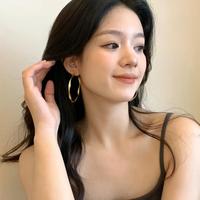 Gambar EAR PARTNER-925 Jarum Perak Anting-anting Moebius lingkaran besar untuk wanita, desain eksklusif yang elegan, Anting Hoop Perak Retro Kualitas Tinggi - Original Gaya Korea Elegan | Gratis COD - Keperakan Kecil dari EAR PARTNER Kota Administrasi Jakarta Utara 1 Tokopedia