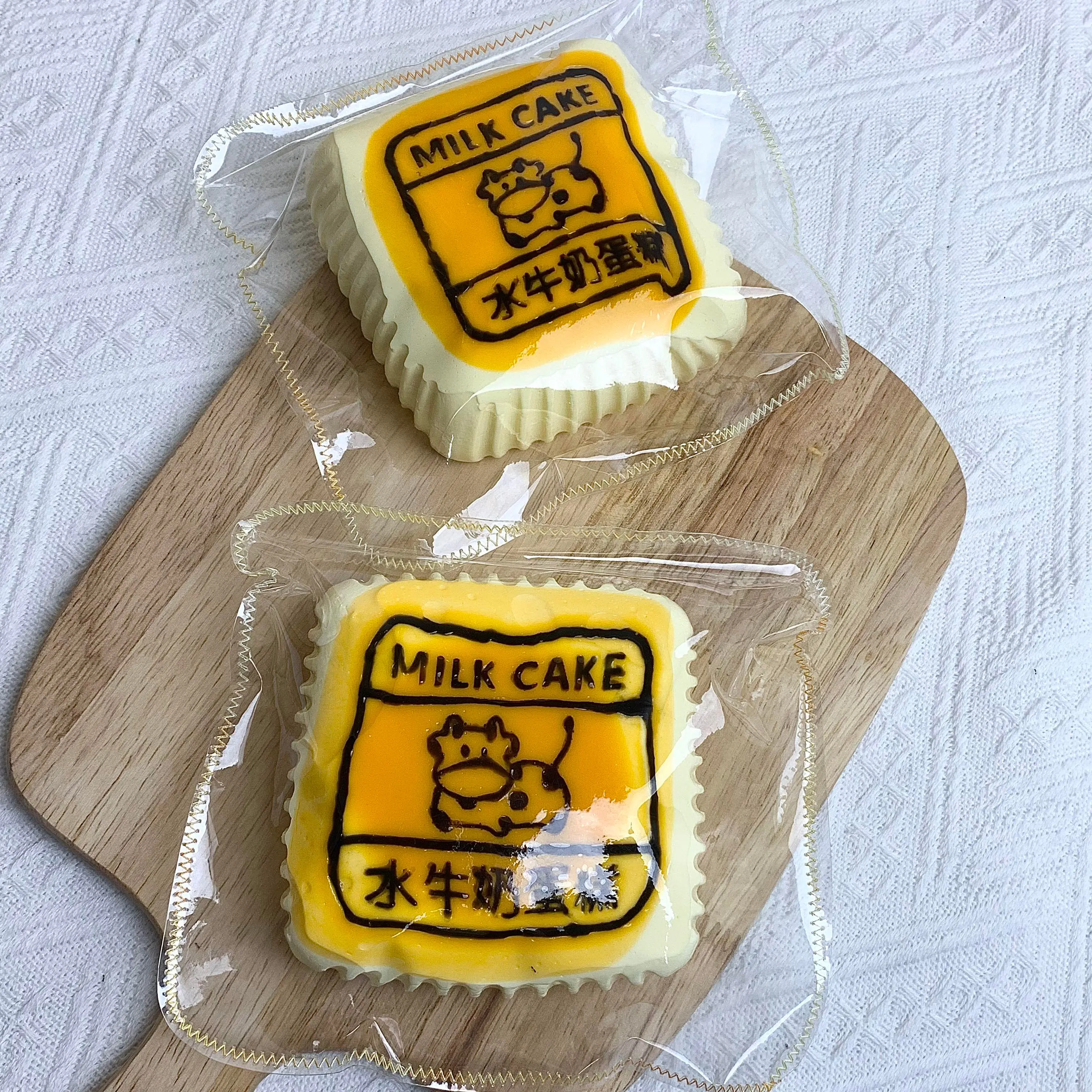 水のテクスチャー 水牛ケーキ スクイーズ ストレス解消おもちゃ
