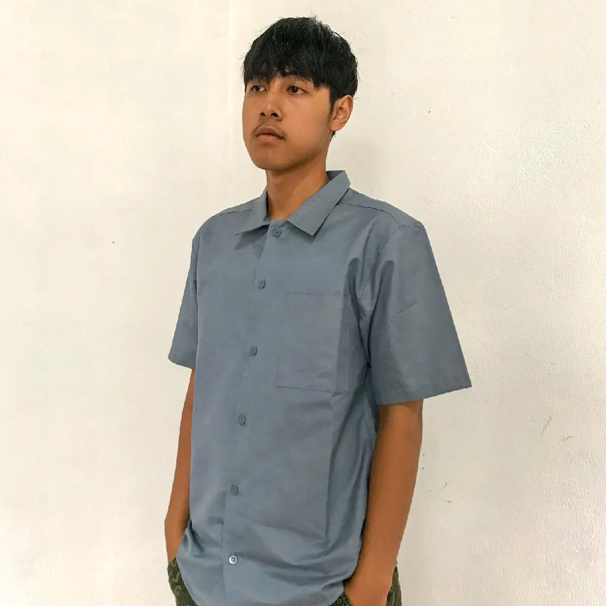 KEMEJA POLOS, KEMEJA KASUAL, KEMEJA BAHAN LINEN NYAMAN Santai Polos Pendek Biru Pria