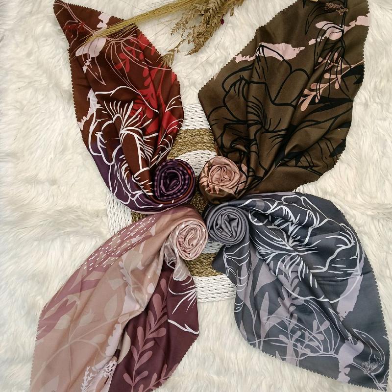 Hijab Segiempat Motif Voal Premium Muslim Square Pouch 5