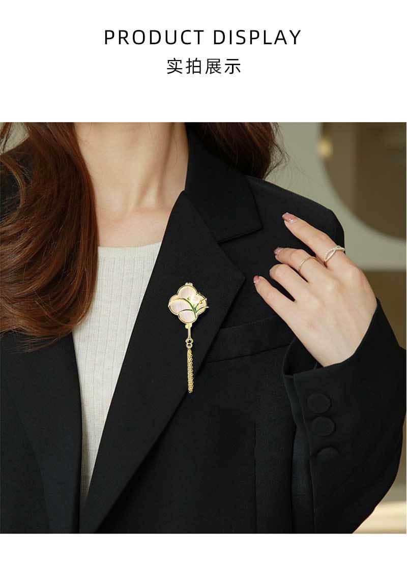 Product Introduction of Vintage design sense Plum, Orchid, bamboo and chrysanthemum natural anti-shell pearl brooch small antique fringe female corsage pin accessories 3