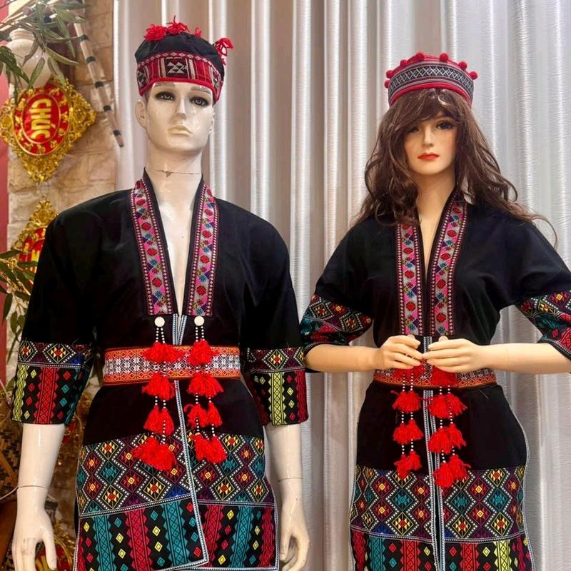 Trang phục của dân tộc Dao Đỏ nam nữ gồm quần, áo 3