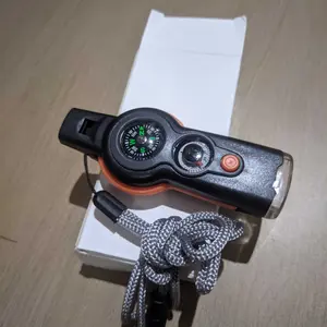 Peluit Penyelamat Berkemah 8 Fungsi: Peluit, Kompas, Termometer, Kaca Pembesar, Reflektor, Lampu Led